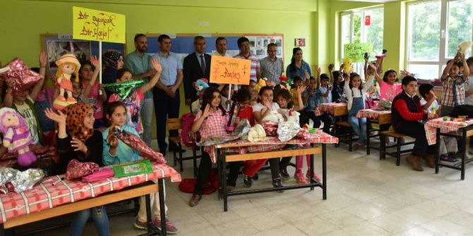 Öğrencilerin Oyuncak Mutluluğu