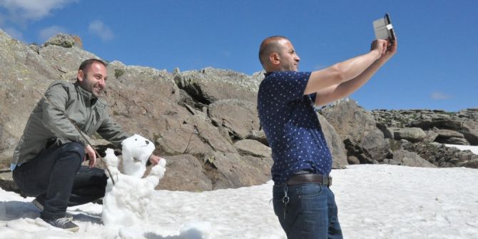 Mayıs Ayında Kardan Adam Yaptılar