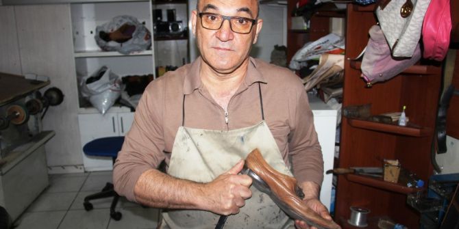 Eski Ayakkabılara Yeniden Hayat Veriyor