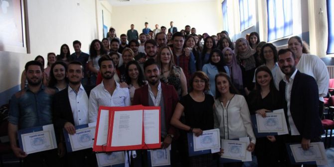 Üniversitelilerden Şiir Dinletisi