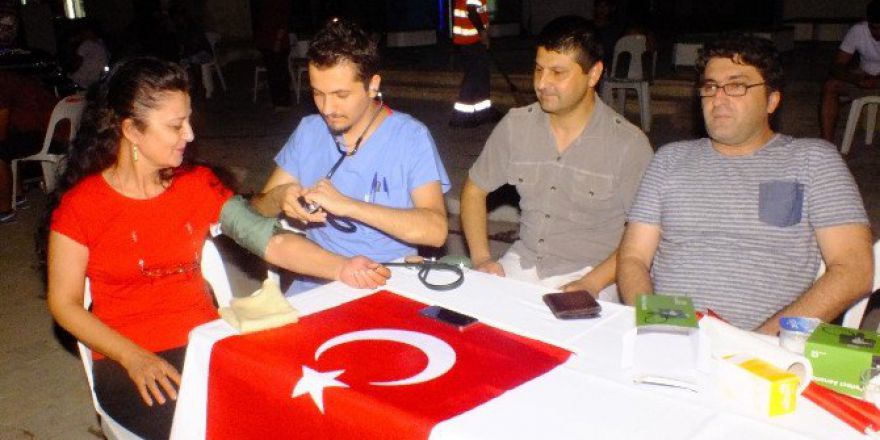 Serik’te Demokrasi Nöbeti Devam Ediyor