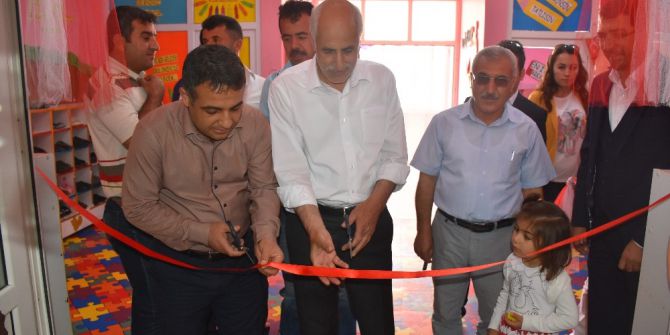 Sabiha Gökçen Anaokulunda Yılsonu Resim Sergisi