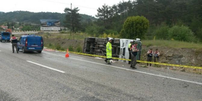 Muğla-denizli Yolunda Otobüs Devrildi: 16 Yaralı