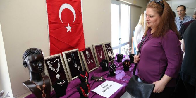 Anneler Yaptı, Kızları Tanıttı