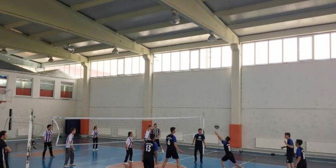 Hisarcık’ta Liseler Arası Voleybol Turnuvası