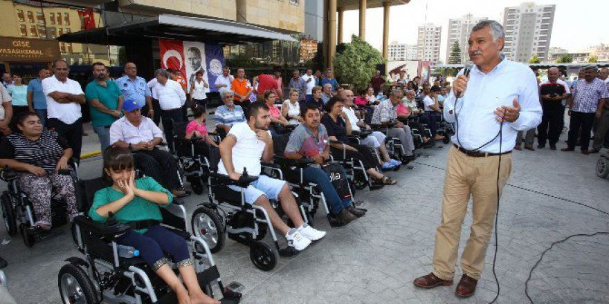 Seyhan’da 100 Engelliye Akülü Tekerlekli Sandalye