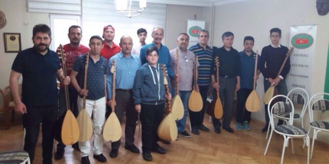 Anadolu Kültür Ve Dayanışma Derneğinden Bağlama Kursu