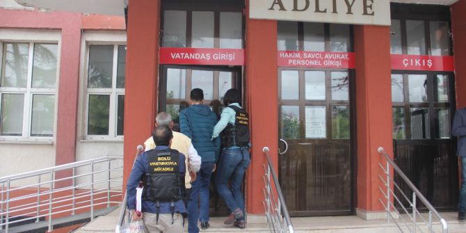 Uyuşturucuyla Yakalanan Şahıslar Adliyeye Sevk Edildi