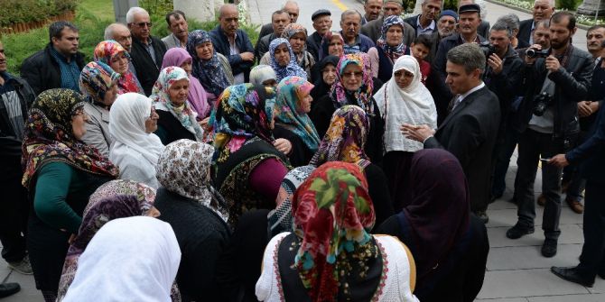 Evlerinden Çıkmaları İstenen Köylüler Valilikte Toplandı
