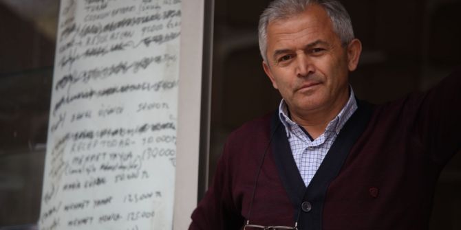 Alacaklarının Listesini İş Yerinin Vitrinine Astı