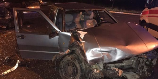 Sakarya’da İki Otomobil Kafa Kafaya Çarpıştı: 2 Yaralı
