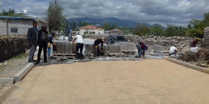 Sindelhöyük Mahallesi’nde Yol Yapım Çalışmaları Sürüyor