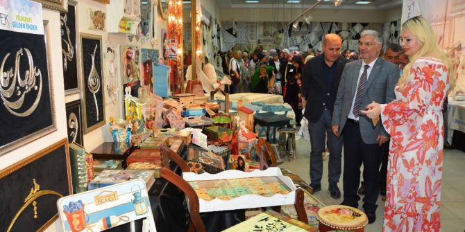 İzmek Kursiyerlerinin Eserleri Göz Kamaştırdı