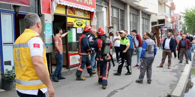 Yemek Yaparken Tutuşan Aspiratör Korku Dolu Anlar Yaşattı