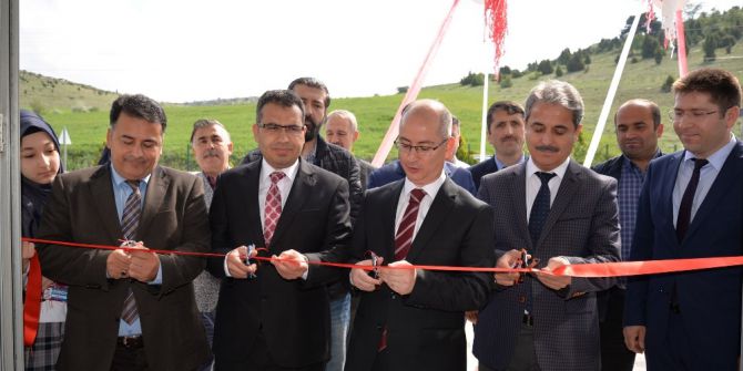 Bozüyük’teki Ortaokulda Tübitak 4006 Bilim Fuarı Açıldı