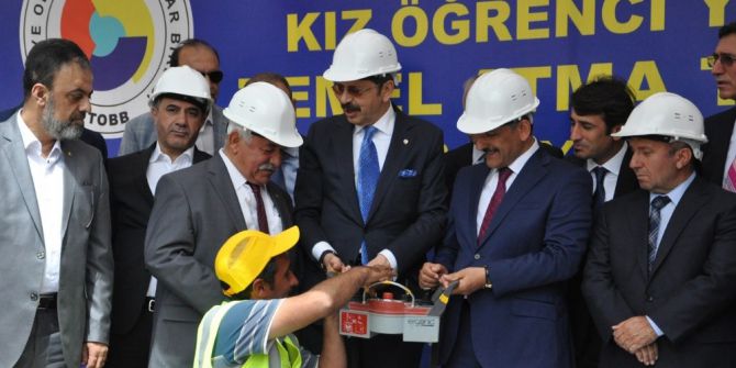 Tobb Başkanı Hisarcıklıoğlu: "Batı Ülkelerinde Kadınların İş Gücüne Katılımı Yüzde 50, Bizde Bunun Yarısı"