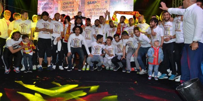 Şampiyonluk Kutlamasında Merve Özbey Sahne Alacak