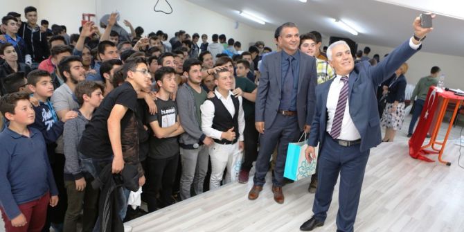 Bozbey Gençlerle Buluştu