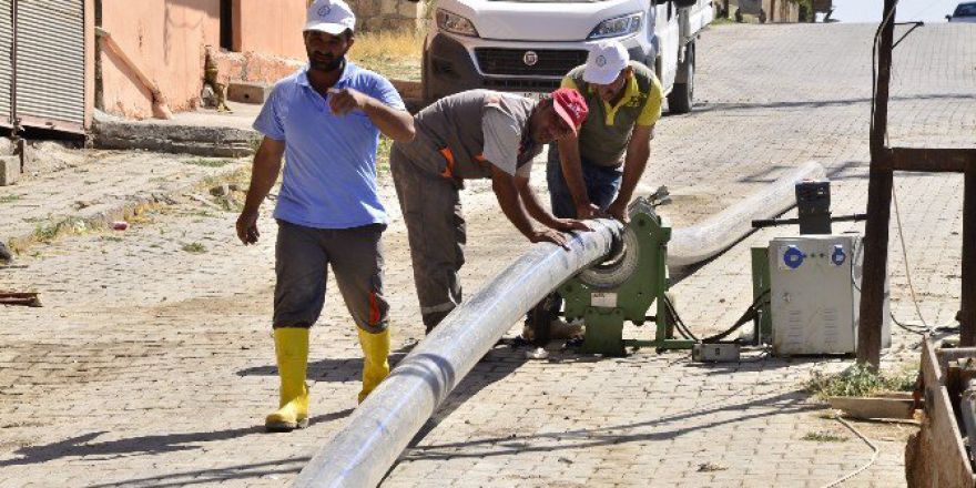 Çınar’a Doğal Kaynak Suyu Veriliyor
