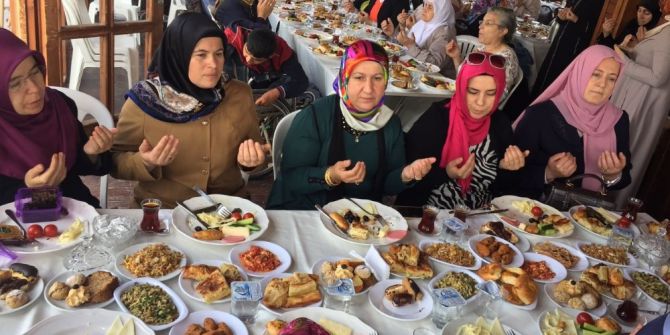 Ak Parti’den Şehit Annelerine Vefa