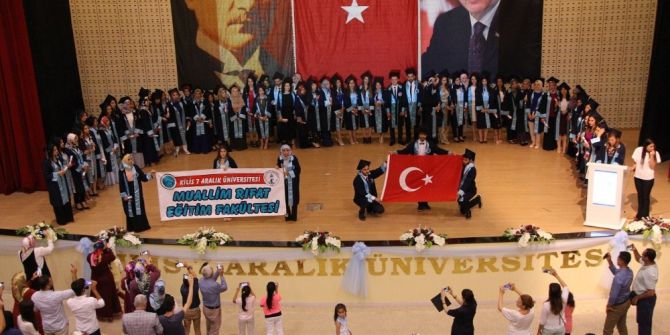 Akademik Birimlerin Mezuniyet Sevinci