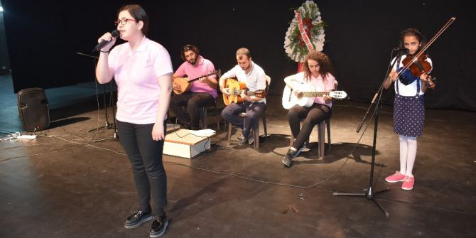 Kahta Fen Lisesi Öğrencilerinden Şiir Ve Müzik Dinletisi