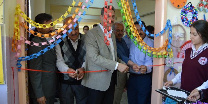 Besni’de "Görsel Sanatlar Ve Teknoloji Tasarım" Sergisi Açıldı