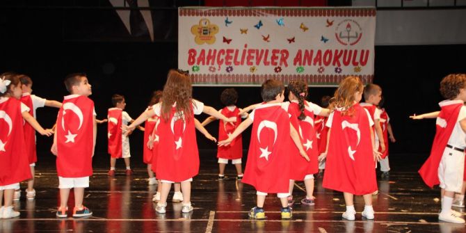 Miniklerden Yıl Sonu Gösterisi