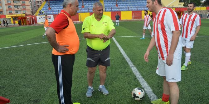 Protokol Ve Basın Futbol Maçında Ter Döktü