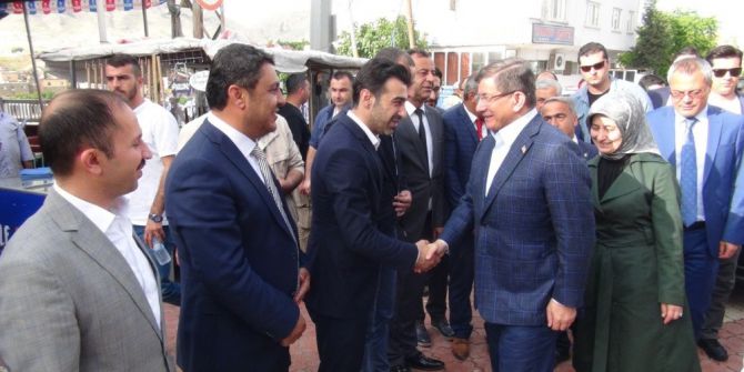 Eski Başbakan Ahmet Davutoğlu Hasankeyf’i Gezdi