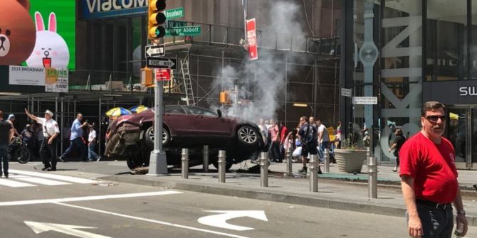 New York’ta Araç Yayalara Çarptı: 1 Ölü, 10 Yaralı