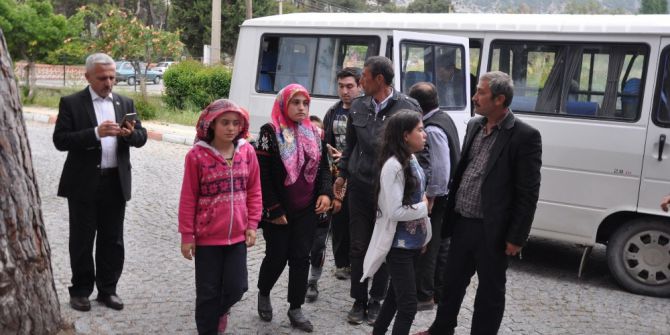 Kırkağaç’ta 50 Öğrencide Gıda Zehirlenmesi Şüphesi