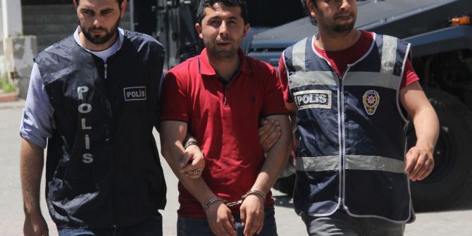 Polis Sigara Saydı, Kaçakçı Baktı