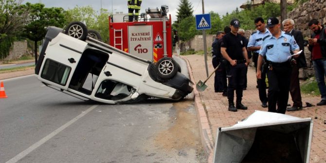 Çöp Konteynerine Çarpan Otomobil Takla Attı: 2 Yaralı