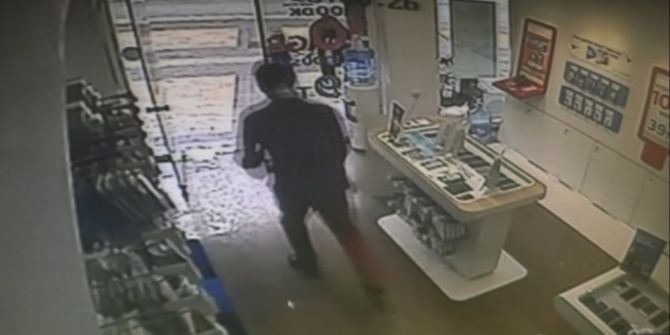 Dolandırıcı Kaçtı Mağaza Müdürü Kovaladı