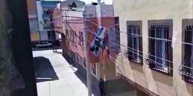 Elektrik Tellerine Düşen Halı Alev Aldı