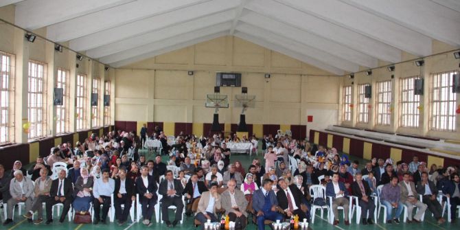 Oltu İbn-i Sina Mesleki Ve Teknik Anadolu Lisesi’nde Mezuniyet Gecesi