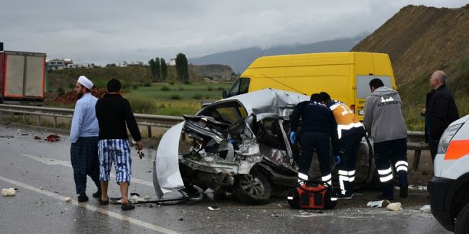 Otomobil Takla Attı: 3 Ölü