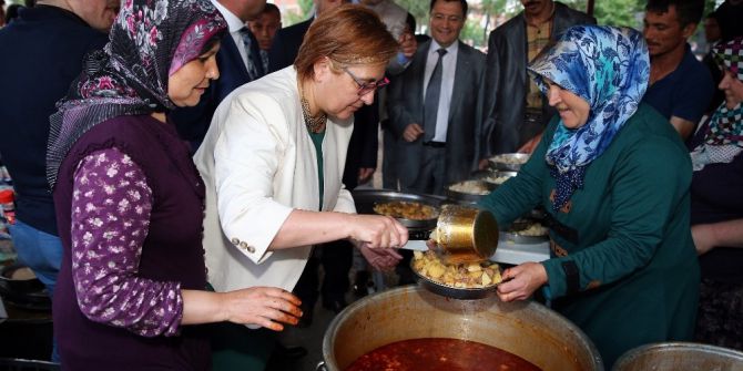 Konak’ta Kütahyalılar’dan Geleneksel Tirit Aşı Eğlencesi