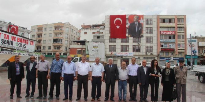 Kilis’te Add Ve Chp’den Alternatif Çelenk Sunma Töreni