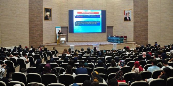 Neü’de Dünya Hemşireler Günü Çalışan Güvenliği Sempozyumu Yapıldı