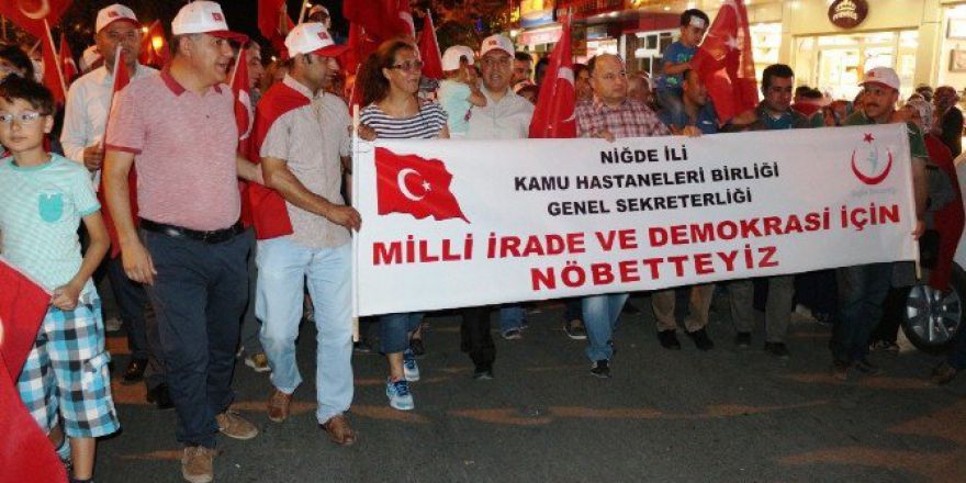 Niğde Kamu Hastaneler Birliği Demokrasi Yürüyüşü Düzenledi
