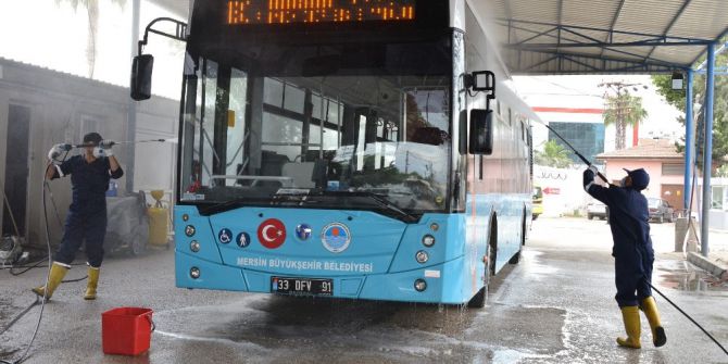Mersin’de Belediye Otobüsleri Dezenfekte Ediliyor