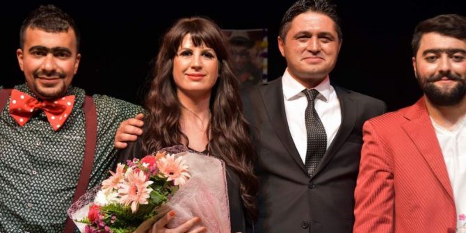 Komşu Köyün Delisi’nden Kahkaha Tufanı