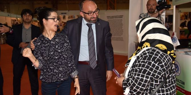 Başkan Üzülmez, Erdoğan’ın Resmini Çizen Gülşah’ın Sergisini Ziyaret Etti