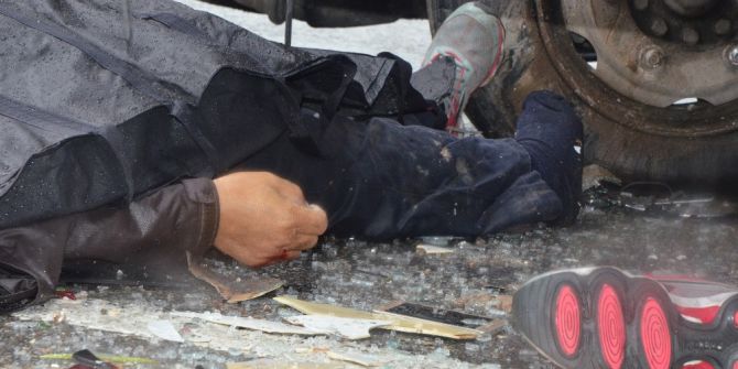 Patlayan Tekerleği Değiştirirken Arkadan Gelen Kamyonun Altında Kaldı