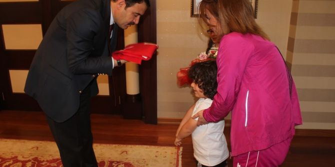 Vali Işın Sporcuları Makamında Ağırladı