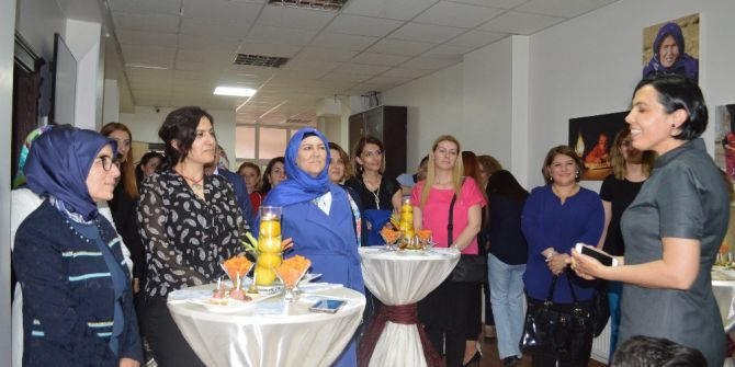 Vali Eşini Ağlatan Plaket