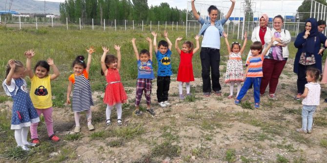 ‘Şenlikli Toplum’ Çocukları Fidan Dikti