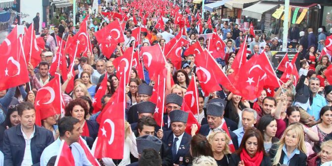 İzmir’in İlçelerini 19 Mayıs Coşkusu Sardı
